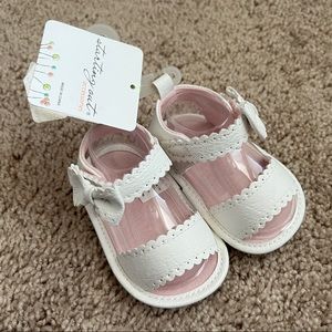 NWT STARTING out Baby Shoes sz 3